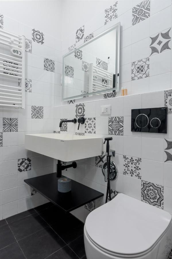 Esclusivo 130 Mq + Terrazzo Via San Vincenzo Apartment เจนัว ภายนอก รูปภาพ